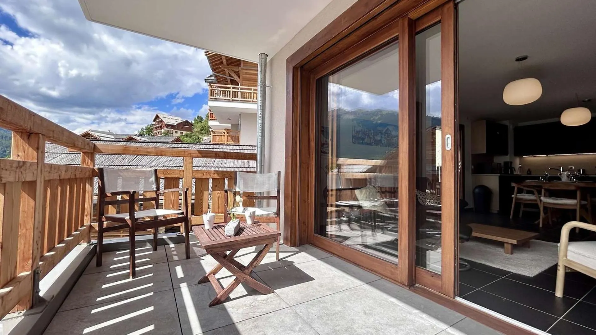 Appartement Lumineux 2 Chambres Avec Terrasse Et Garage Prive A Briancon - Fr-1-330C-144 France