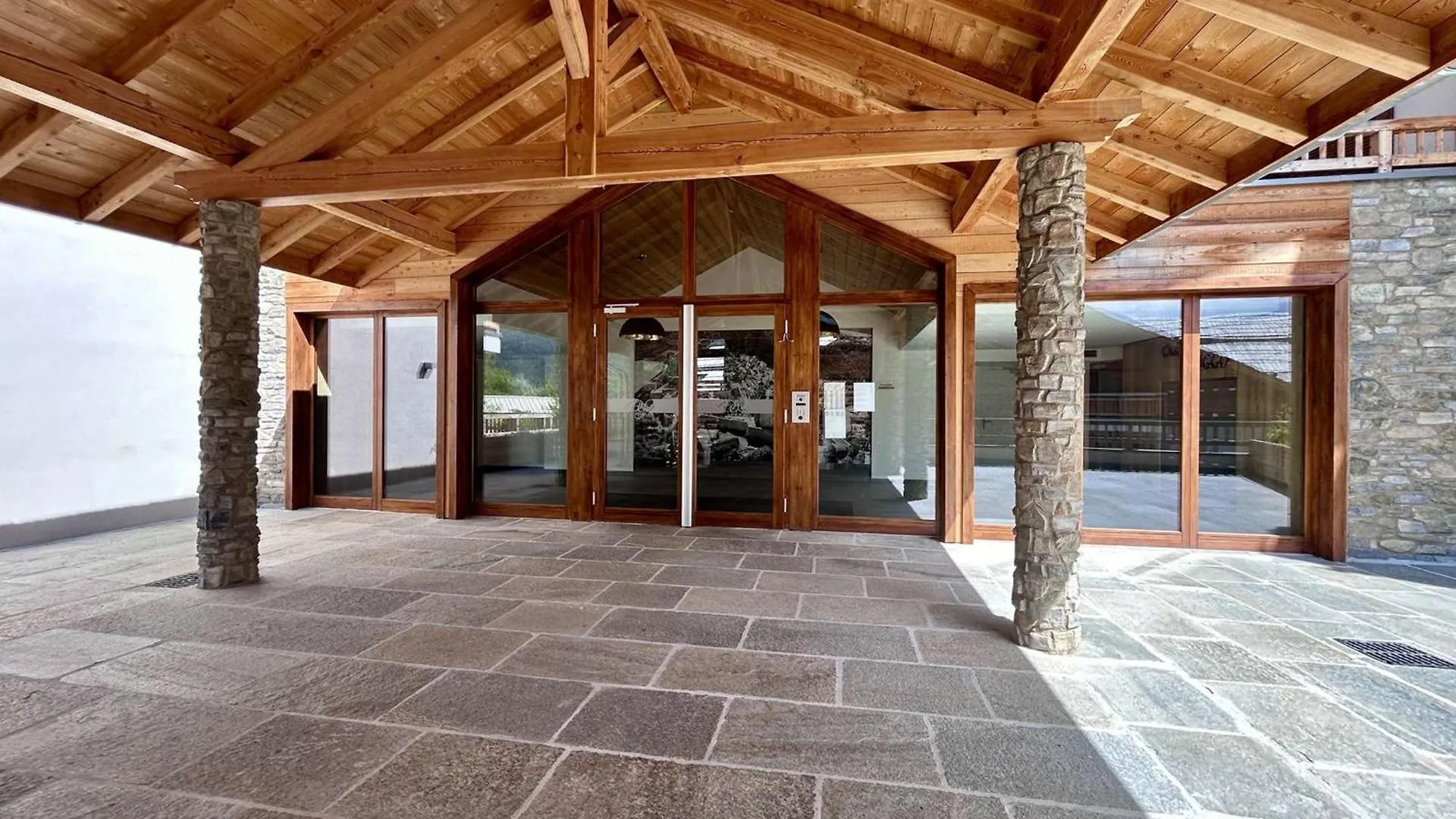 Appartement Lumineux 2 Chambres Avec Terrasse Et Garage Prive A Briancon - Fr-1-330C-144 0*, Briancon (Hautes-Alpes) France