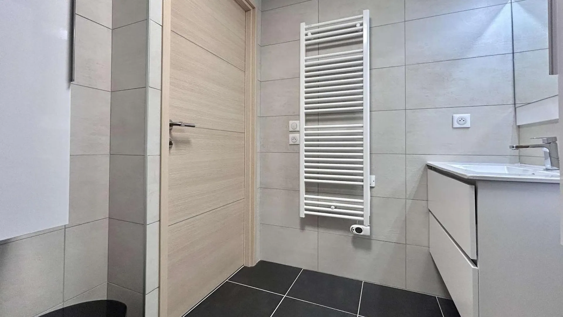 Apartment Appartement Lumineux 2 Chambres Avec Terrasse Et Garage Prive A Briancon - Fr-1-330C-144