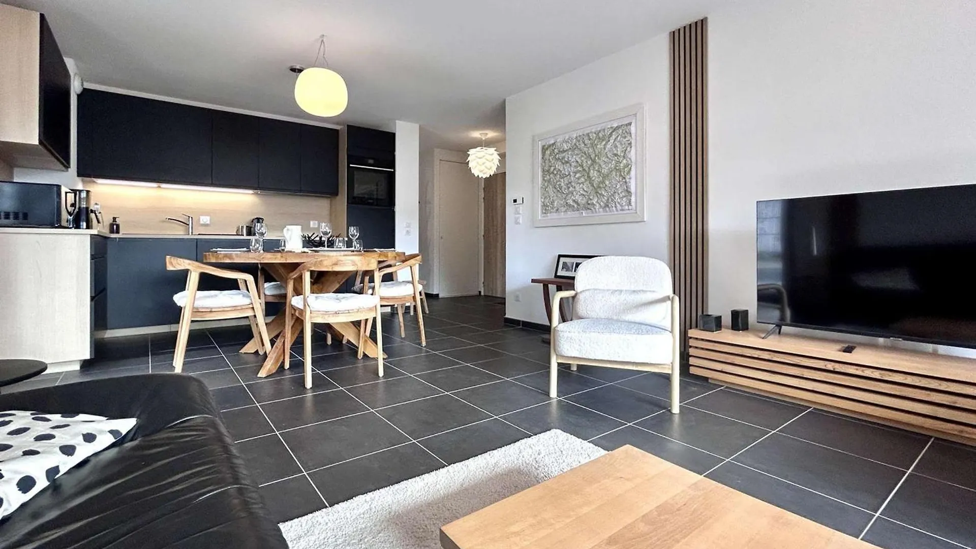 Appartement Lumineux 2 Chambres Avec Terrasse Et Garage Prive A Briancon - Fr-1-330C-144 0*, Briancon (Hautes-Alpes) France