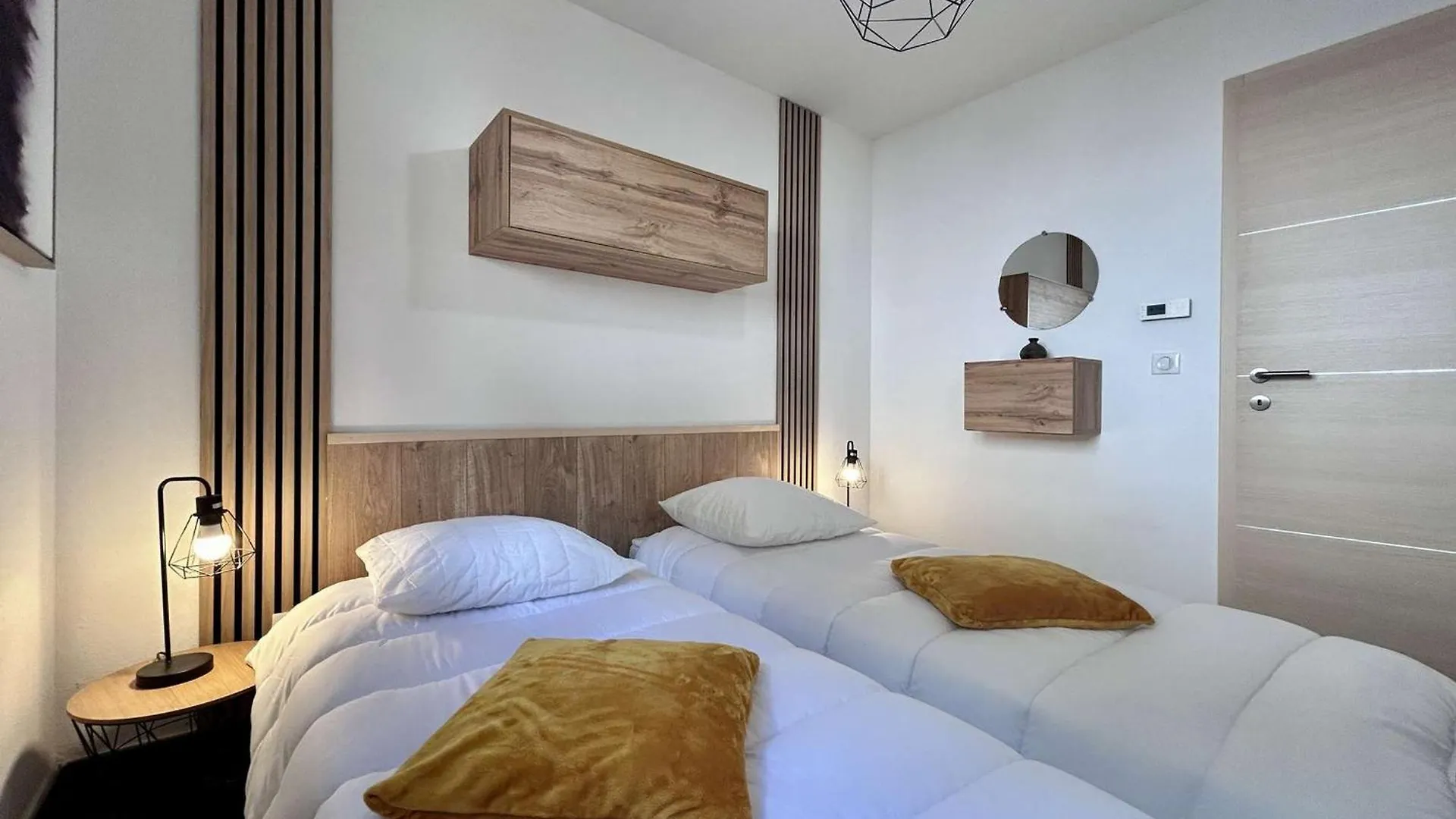 Apartment Appartement Lumineux 2 Chambres Avec Terrasse Et Garage Prive A Briancon - Fr-1-330C-144