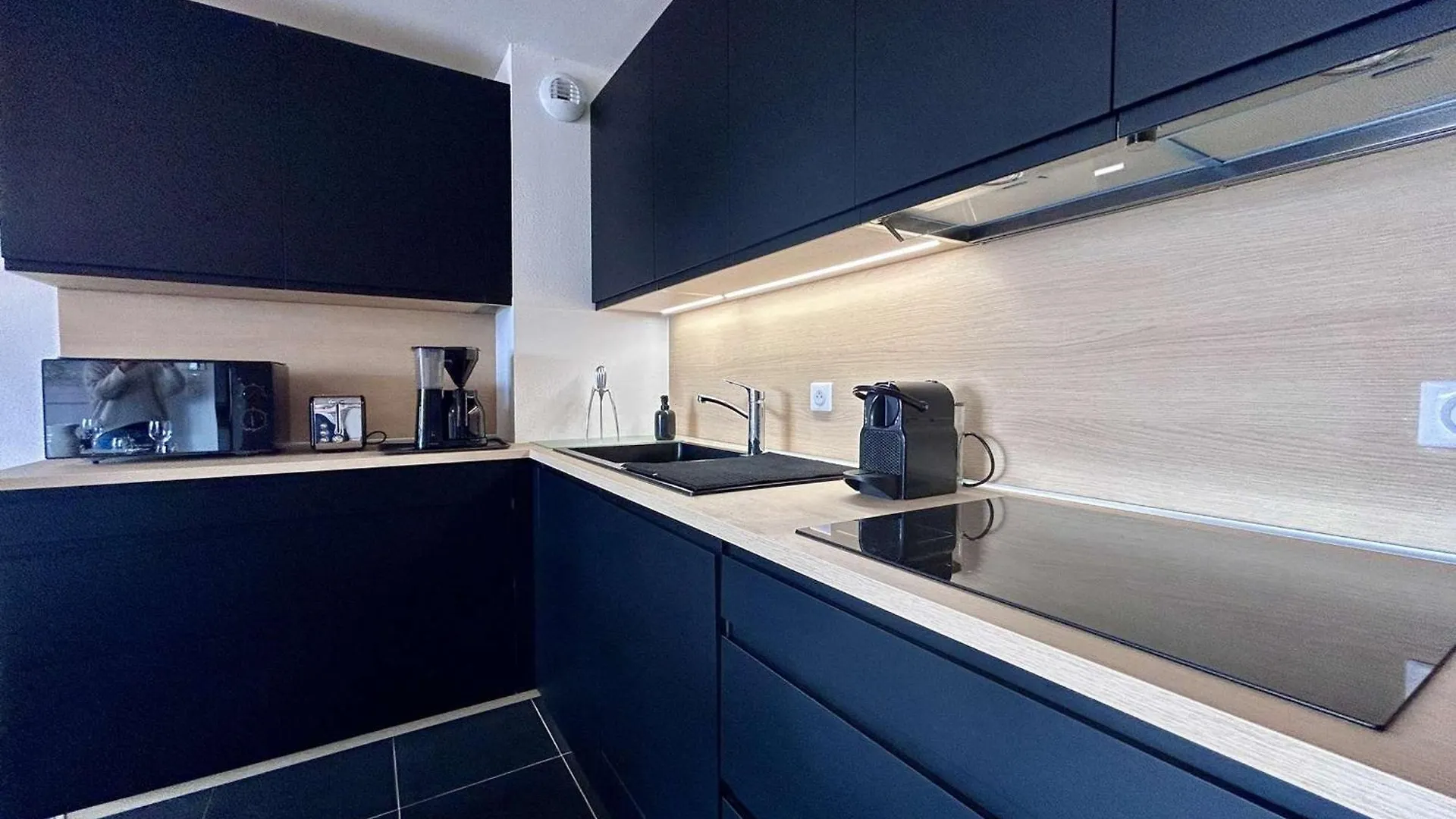 Appartement Lumineux 2 Chambres Avec Terrasse Et Garage Prive A Briancon - Fr-1-330C-144 Apartment