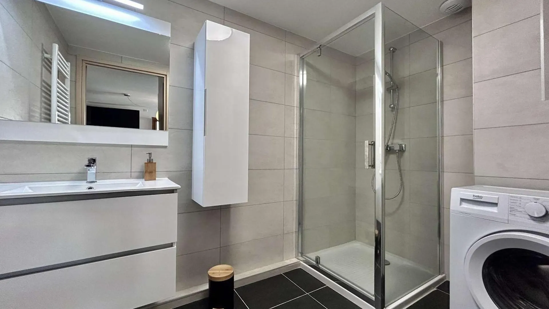 Appartement Lumineux 2 Chambres Avec Terrasse Et Garage Prive A Briancon - Fr-1-330C-144 France