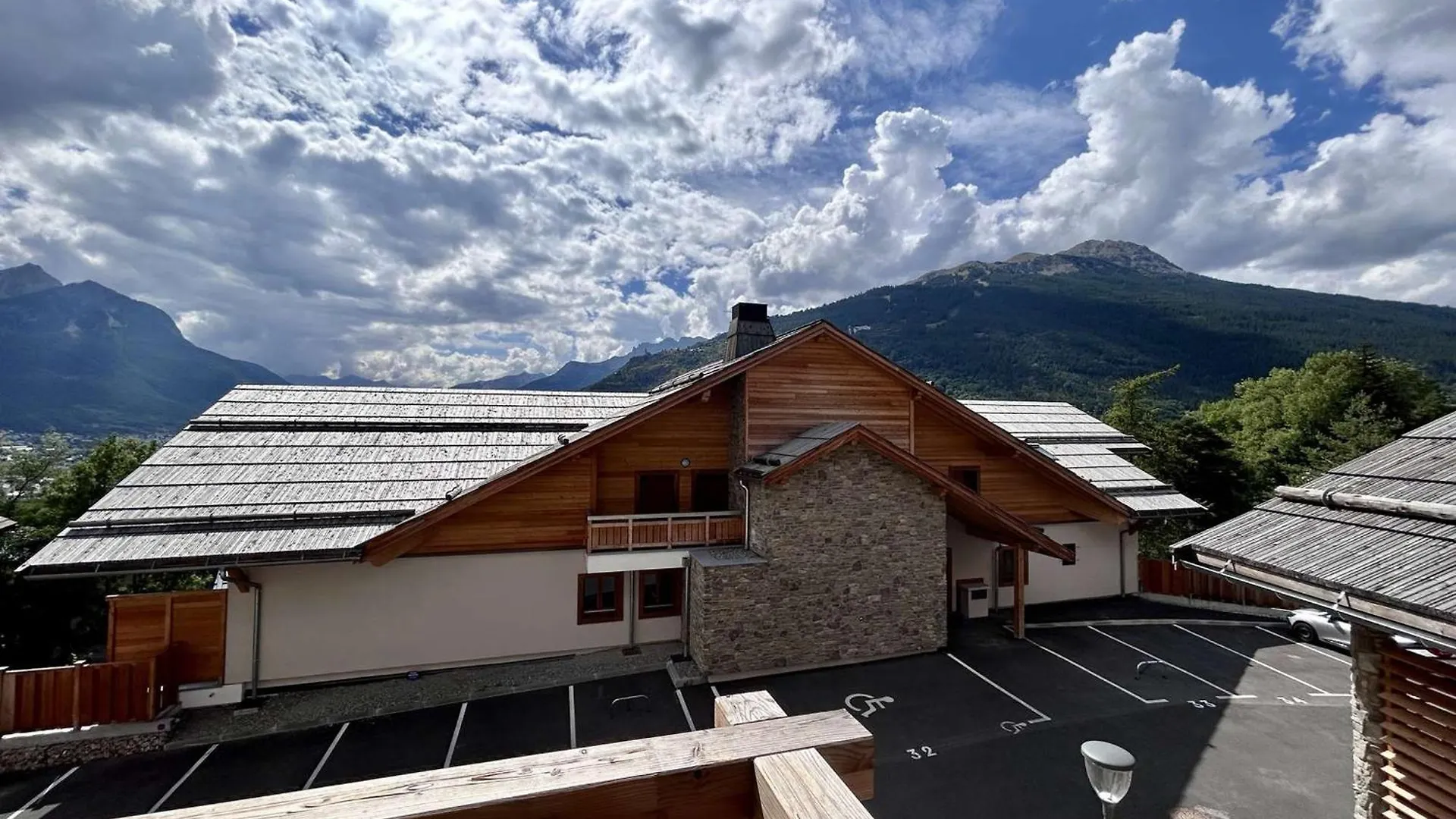 Appartement Lumineux 2 Chambres Avec Terrasse Et Garage Prive A Briancon - Fr-1-330C-144 0*, Briancon (Hautes-Alpes)
