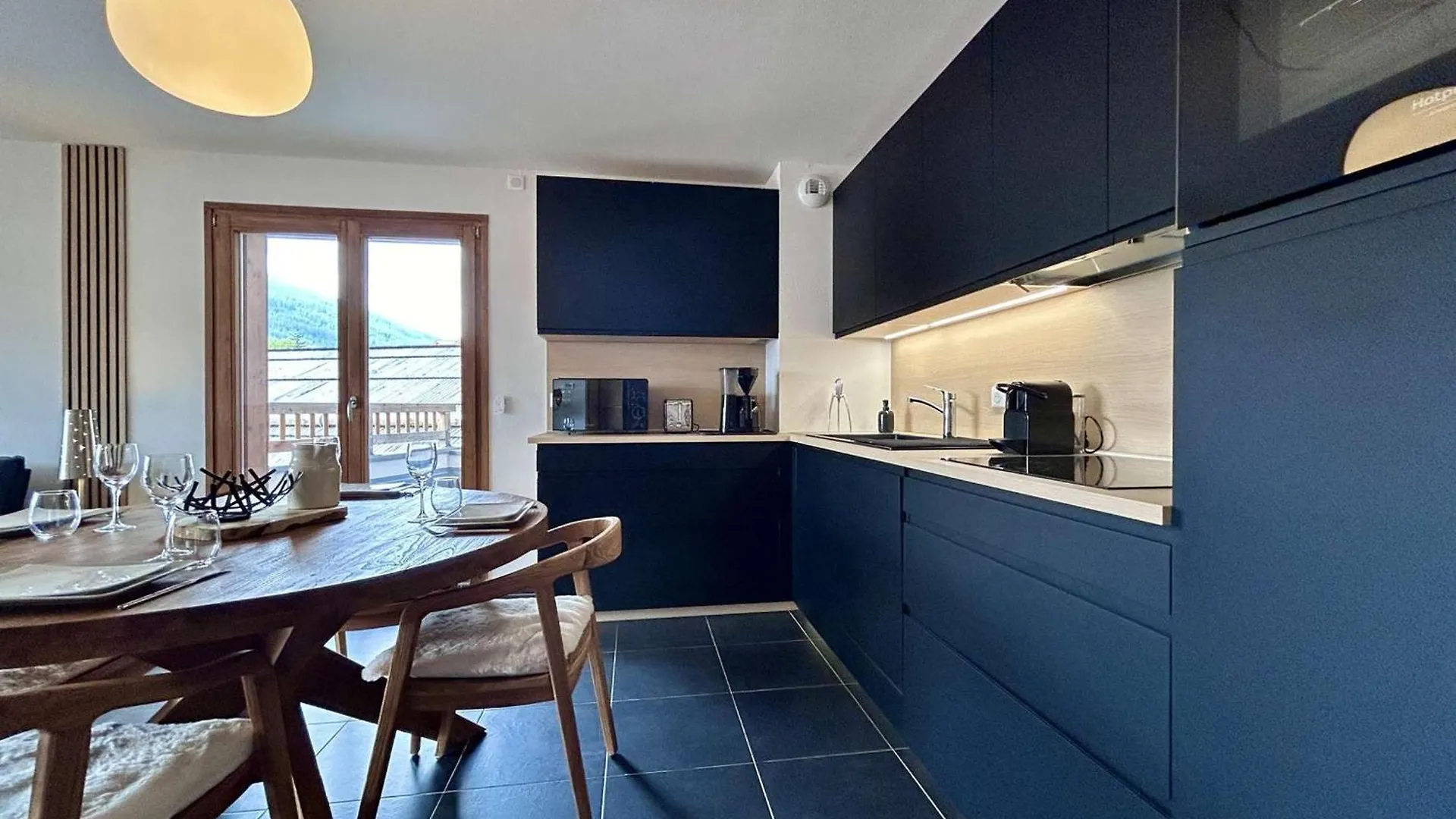 Appartement Lumineux 2 Chambres Avec Terrasse Et Garage Prive A Briancon - Fr-1-330C-144 France